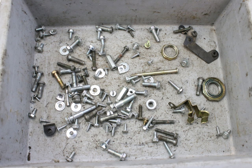 photo de ZAK SCHROEVEN EN BEVESTIGINGSMATERIAAL JM MOTORS SANTANA 50 (2014 - 2023) - Hoofdaanzicht