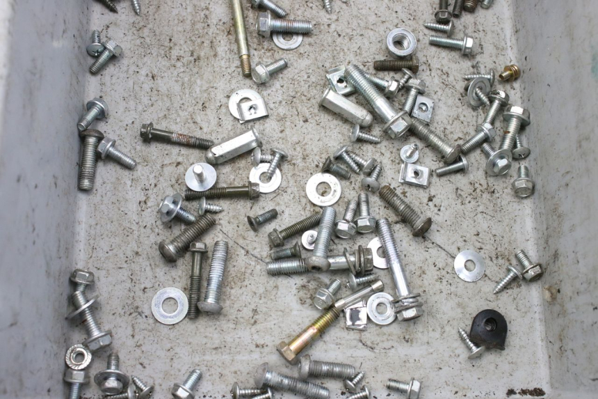 photo de ZAK SCHROEVEN EN BEVESTIGINGSMATERIAAL JM MOTORS SANTANA 50 (2014 - 2023) - Zoom op gebruiksstaat