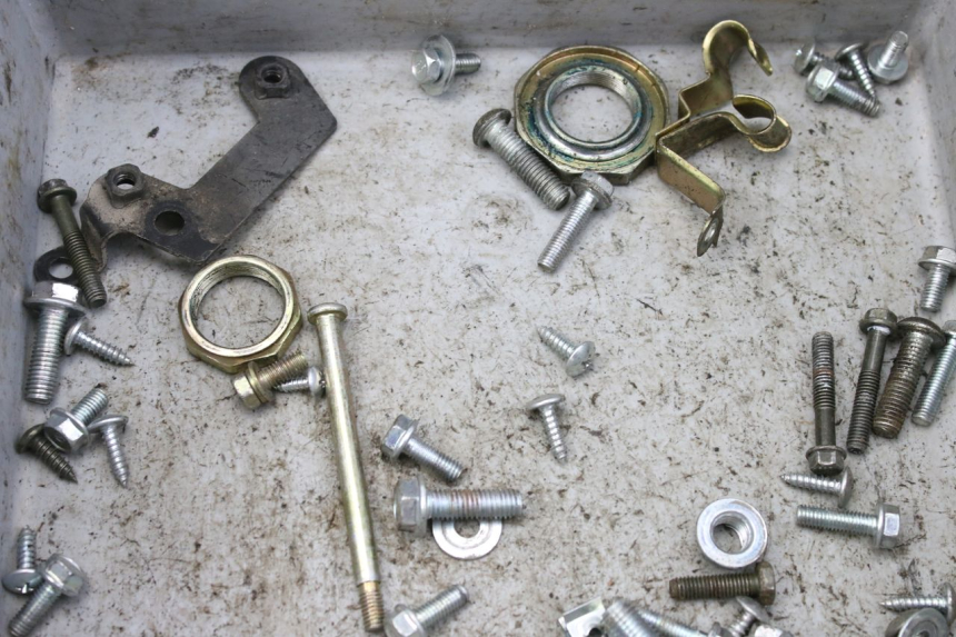 photo de ZAK SCHROEVEN EN BEVESTIGINGSMATERIAAL JM MOTORS SANTANA 50 (2014 - 2023) - Andere kijkhoek