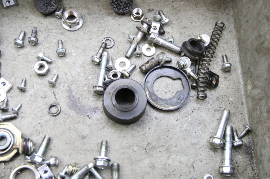 photo de ZAK SCHROEVEN EN BEVESTIGINGSMATERIAAL JM MOTORS SANTANA 50 (2014 - 2023) - Detail van het onderdeel