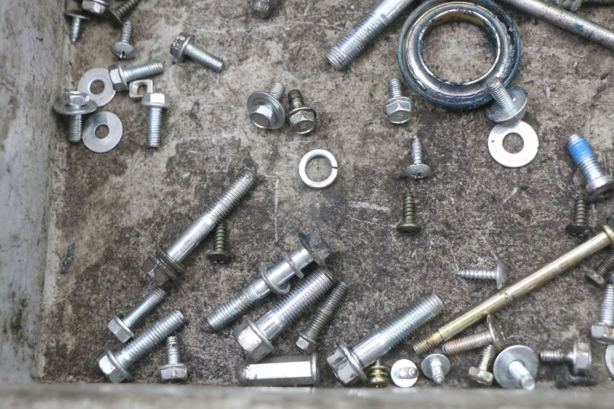 photo de ZAK SCHROEVEN EN BEVESTIGINGSMATERIAAL JM MOTORS SANTANA 50 (2014 - 2023) - Andere kijkhoek