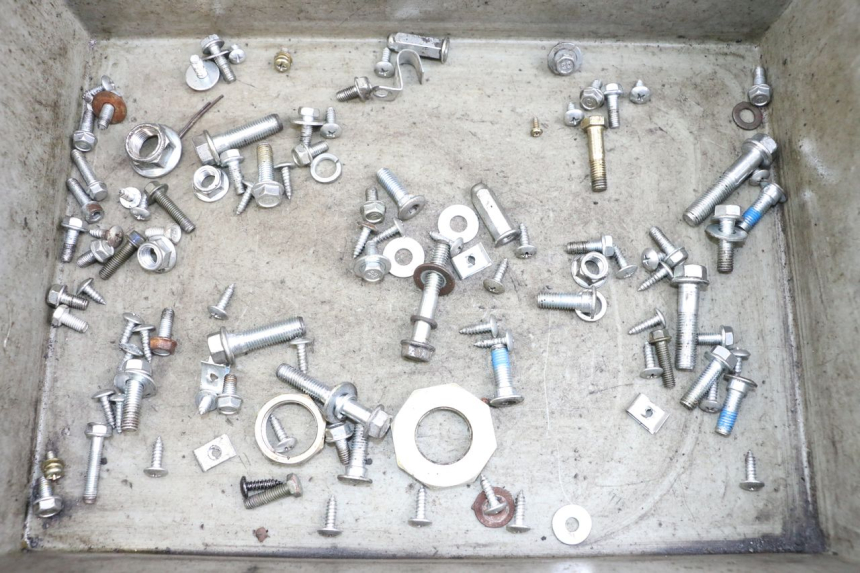 photo de ZAK SCHROEVEN EN BEVESTIGINGSMATERIAAL JM MOTORS SANTANA 50 (2014 - 2023) - Hoofdaanzicht