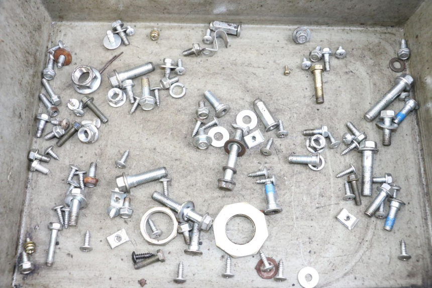 photo de ZAK SCHROEVEN EN BEVESTIGINGSMATERIAAL JM MOTORS SANTANA 50 (2014 - 2023) - Detail van het onderdeel