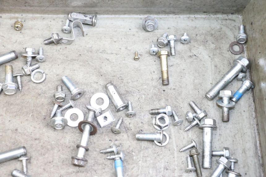 photo de ZAK SCHROEVEN EN BEVESTIGINGSMATERIAAL JM MOTORS SANTANA 50 (2014 - 2023) - Andere kijkhoek