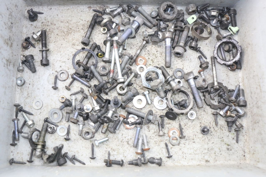 photo de ZAK SCHROEVEN EN BEVESTIGINGSMATERIAAL PEUGEOT SATELIS 300 (2012 - 2015) - Detail van het onderdeel