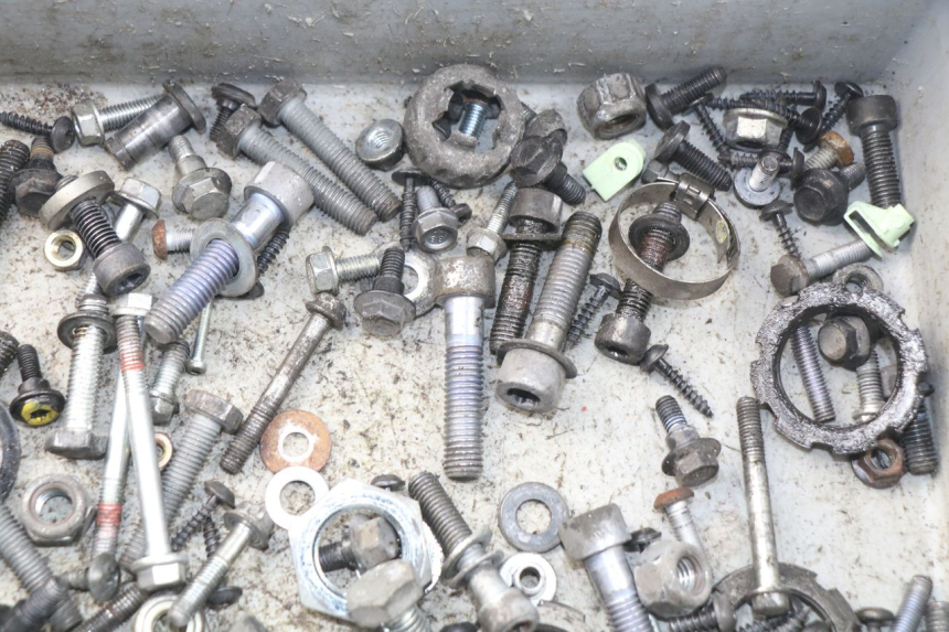 photo de ZAK SCHROEVEN EN BEVESTIGINGSMATERIAAL PEUGEOT SATELIS 300 (2012 - 2015) - Andere kijkhoek