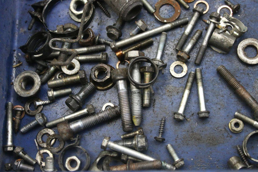 photo de ZAK SCHROEVEN EN BEVESTIGINGSMATERIAAL PEUGEOT SATELIS 125 (2010 - 2012) - Detail van het onderdeel