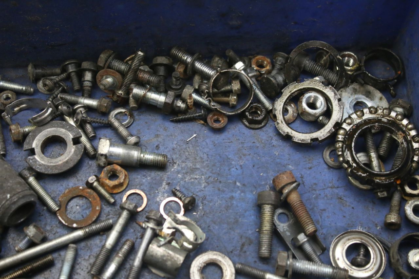 photo de ZAK SCHROEVEN EN BEVESTIGINGSMATERIAAL PEUGEOT SATELIS 125 (2010 - 2012) - Andere kijkhoek