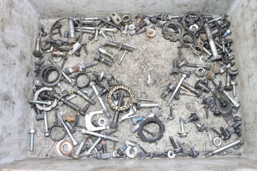 photo de ZAK SCHROEVEN EN BEVESTIGINGSMATERIAAL PEUGEOT SATELIS 125 (2013 - 2018) - Hoofdaanzicht