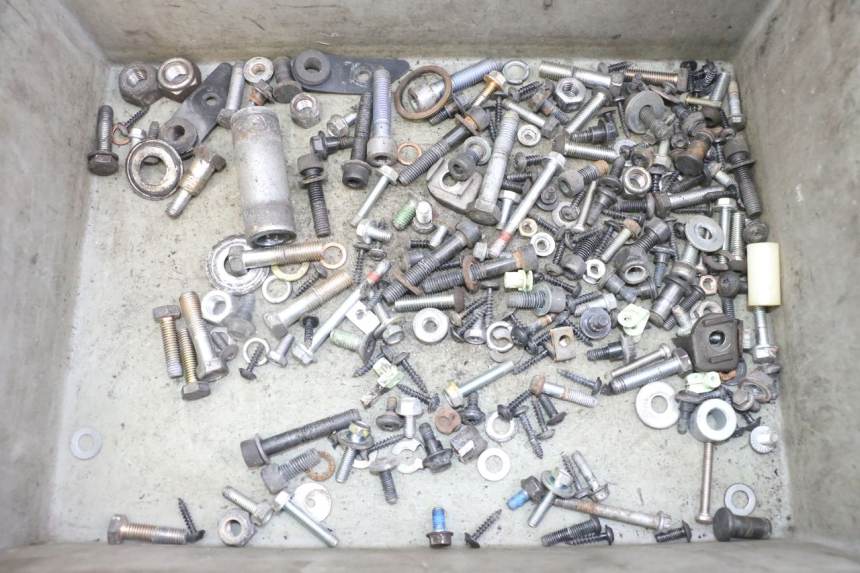 photo de ZAK SCHROEVEN EN BEVESTIGINGSMATERIAAL PEUGEOT SATELIS 125 (2013 - 2018) - Hoofdaanzicht