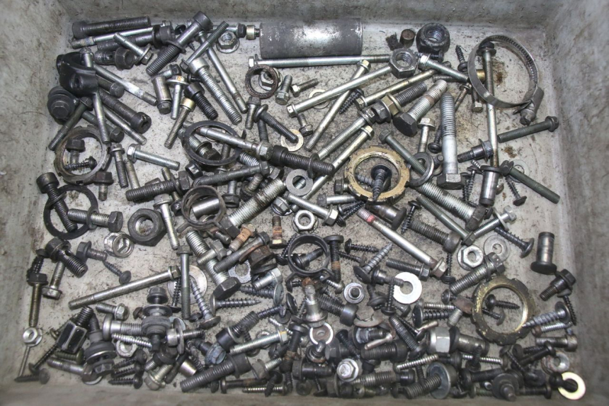 photo de ZAK SCHROEVEN EN BEVESTIGINGSMATERIAAL PEUGEOT SATELIS 125 (2013 - 2018) - Hoofdaanzicht