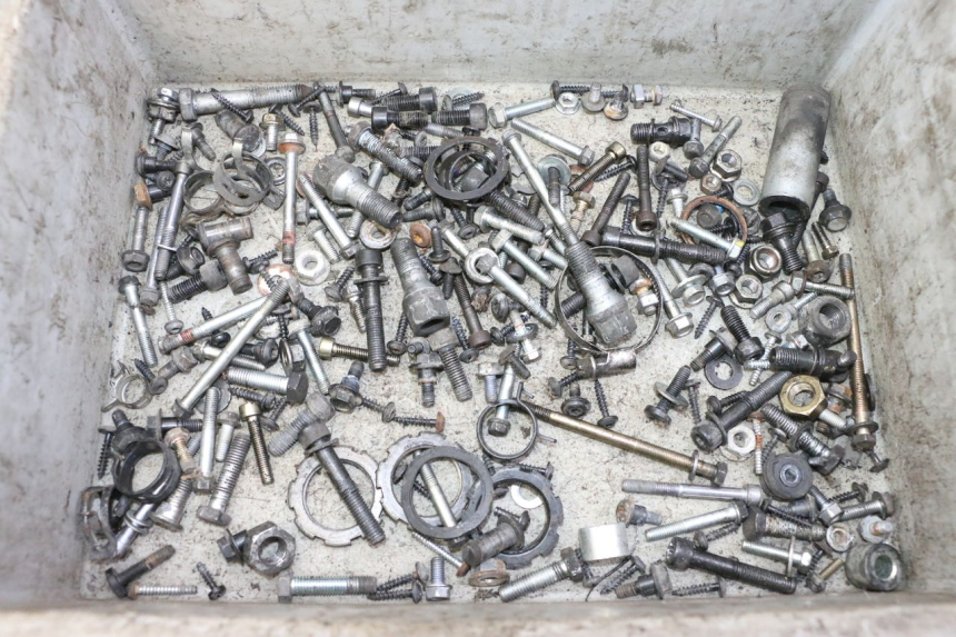 photo de ZAK SCHROEVEN EN BEVESTIGINGSMATERIAAL PEUGEOT SATELIS 125 (2013 - 2018) - Hoofdaanzicht