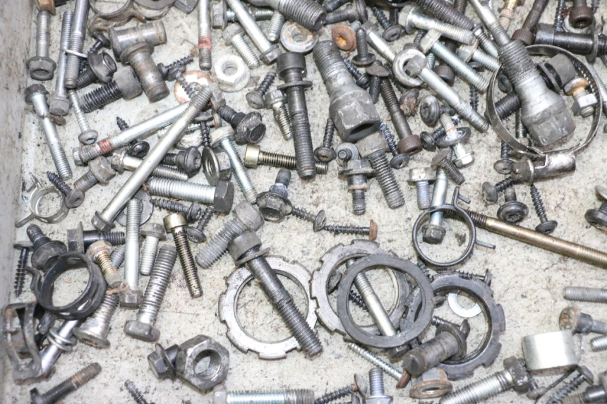 photo de ZAK SCHROEVEN EN BEVESTIGINGSMATERIAAL PEUGEOT SATELIS 125 (2013 - 2018) - Andere kijkhoek