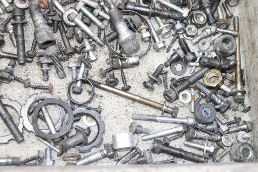 photo de ZAK SCHROEVEN EN BEVESTIGINGSMATERIAAL PEUGEOT SATELIS 125 (2013 - 2018) - Technische close-up