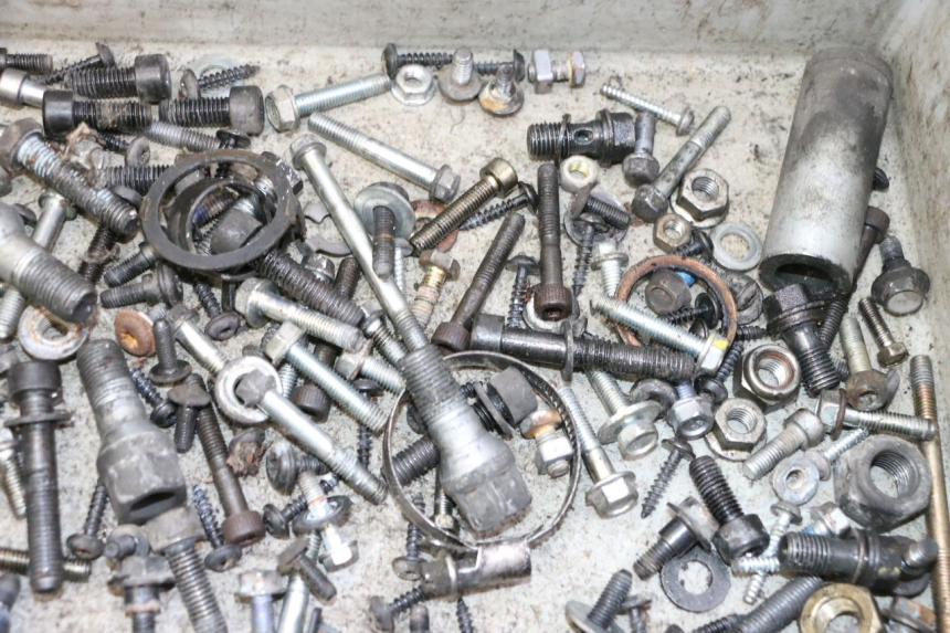 photo de ZAK SCHROEVEN EN BEVESTIGINGSMATERIAAL PEUGEOT SATELIS 125 (2013 - 2018) - Overzicht