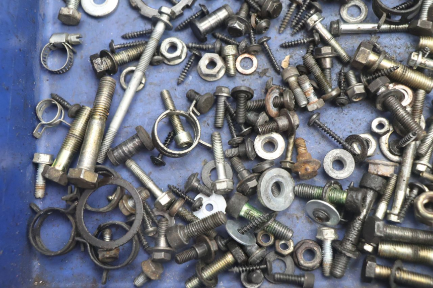 photo de ZAK SCHROEVEN EN BEVESTIGINGSMATERIAAL PEUGEOT SATELIS 125 (2006 - 2009) - Andere kijkhoek