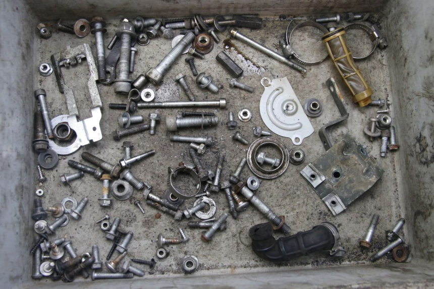 photo de ZAK SCHROEVEN EN BEVESTIGINGSMATERIAAL APRILIA SCARABEO 4T 50 (2009 - 2017) - Hoofdaanzicht