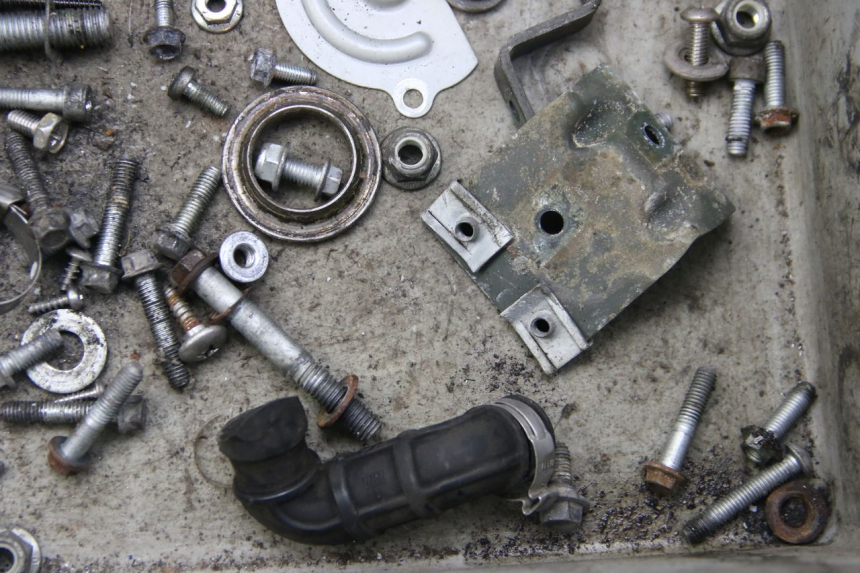 photo de ZAK SCHROEVEN EN BEVESTIGINGSMATERIAAL APRILIA SCARABEO 4T 50 (2009 - 2017) - Zoom op gebruiksstaat