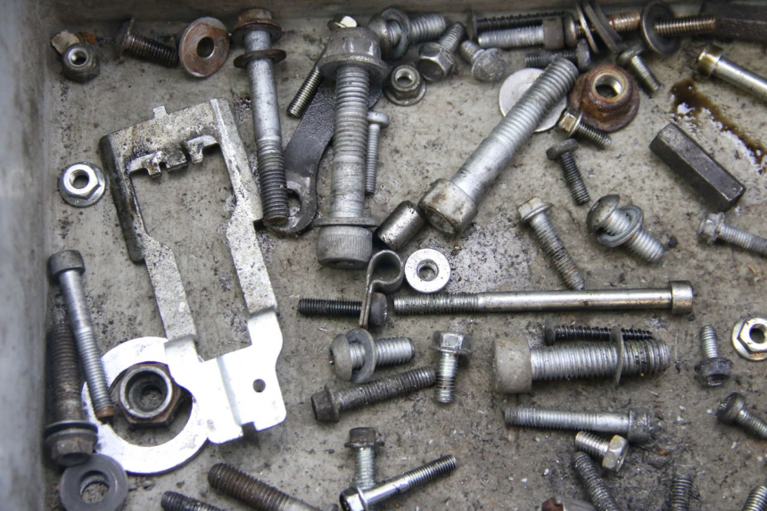 photo de ZAK SCHROEVEN EN BEVESTIGINGSMATERIAAL APRILIA SCARABEO 4T 50 (2009 - 2017) - Technische close-up