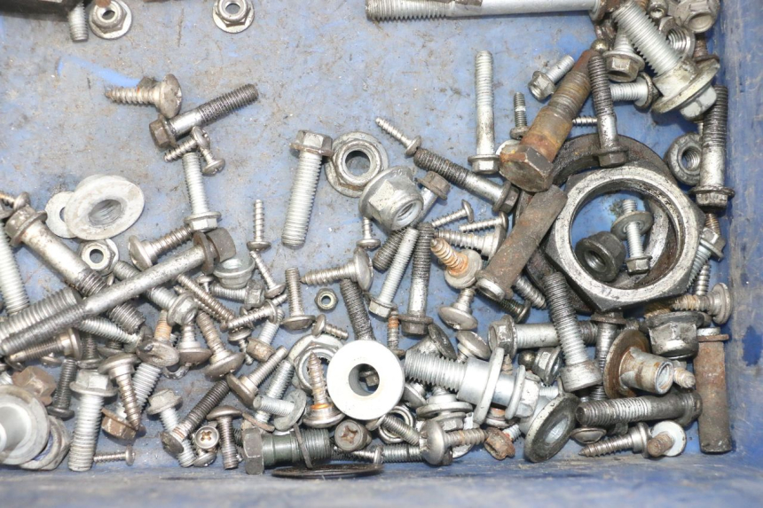 photo de ZAK SCHROEVEN EN BEVESTIGINGSMATERIAAL APRILIA SCARABEO GT TOURING 125 (1999 - 2005) - Andere kijkhoek