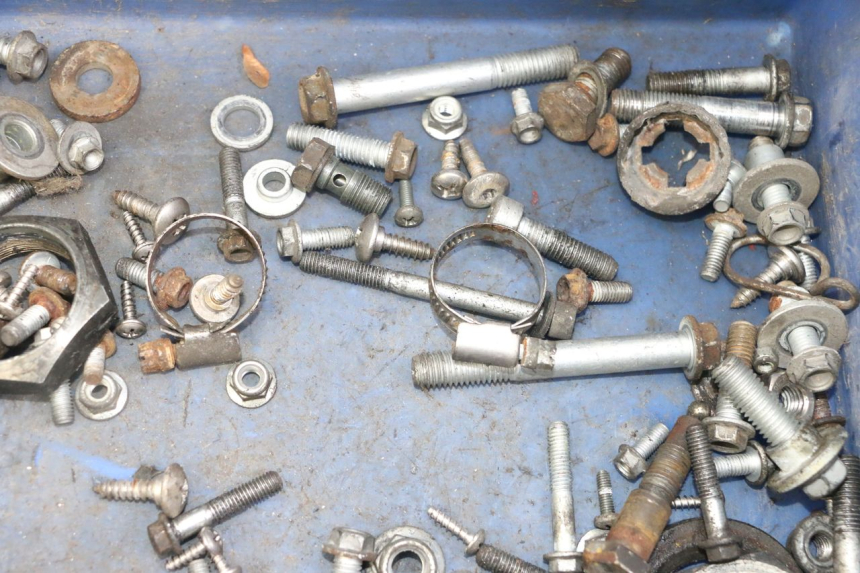 photo de ZAK SCHROEVEN EN BEVESTIGINGSMATERIAAL APRILIA SCARABEO GT TOURING 125 (1999 - 2005) - Technische close-up