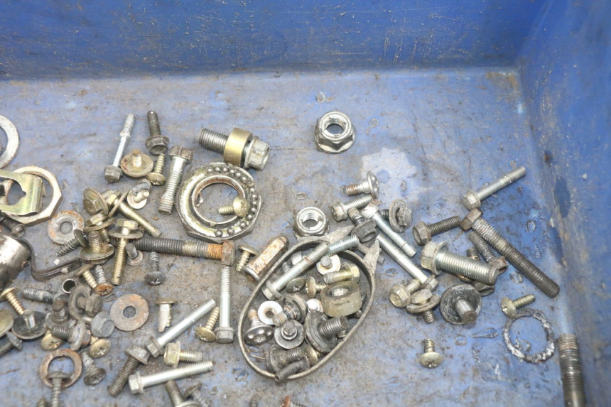 photo de ZAK SCHROEVEN EN BEVESTIGINGSMATERIAAL HONDA SCV LEAD 100 (2003 - 2007) - Detail van het onderdeel