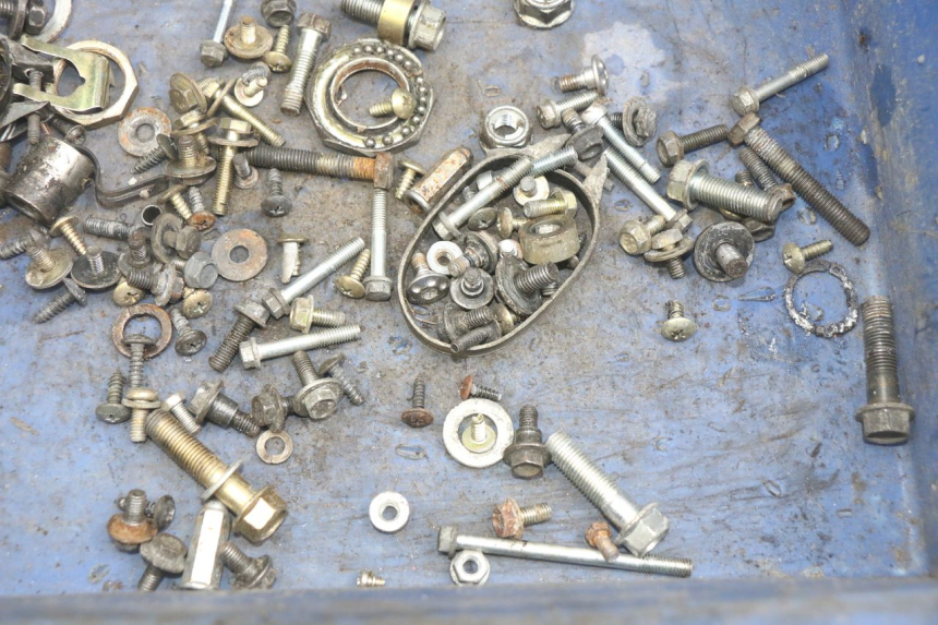 photo de ZAK SCHROEVEN EN BEVESTIGINGSMATERIAAL HONDA SCV LEAD 100 (2003 - 2007) - Zoom op gebruiksstaat