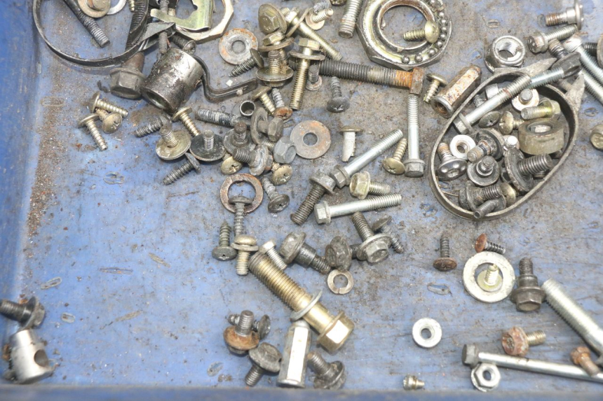 photo de ZAK SCHROEVEN EN BEVESTIGINGSMATERIAAL HONDA SCV LEAD 100 (2003 - 2007) - Andere kijkhoek