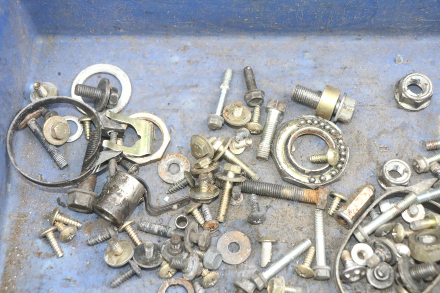 photo de ZAK SCHROEVEN EN BEVESTIGINGSMATERIAAL HONDA SCV LEAD 100 (2003 - 2007) - Technische close-up