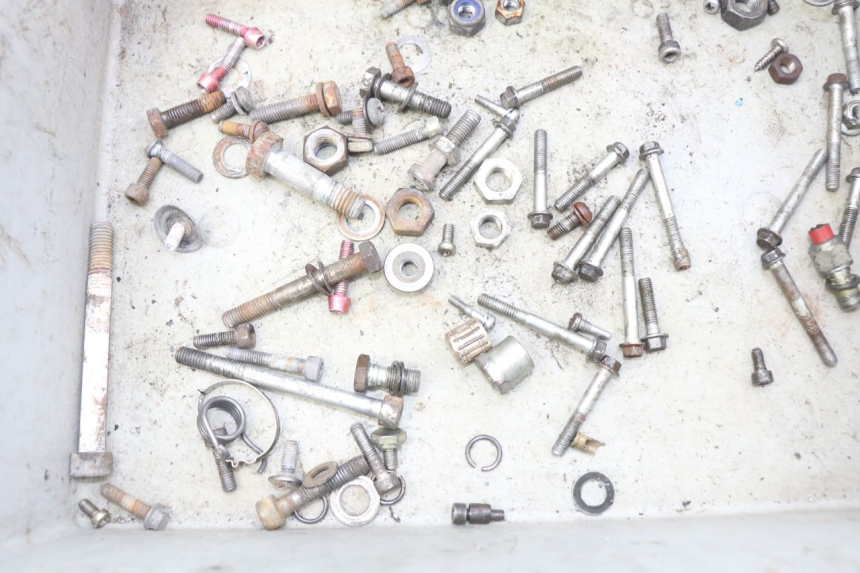 photo de ZAK SCHROEVEN EN BEVESTIGINGSMATERIAAL DERBI SENDA 50 (2003 - 2005) - Zoom op gebruiksstaat