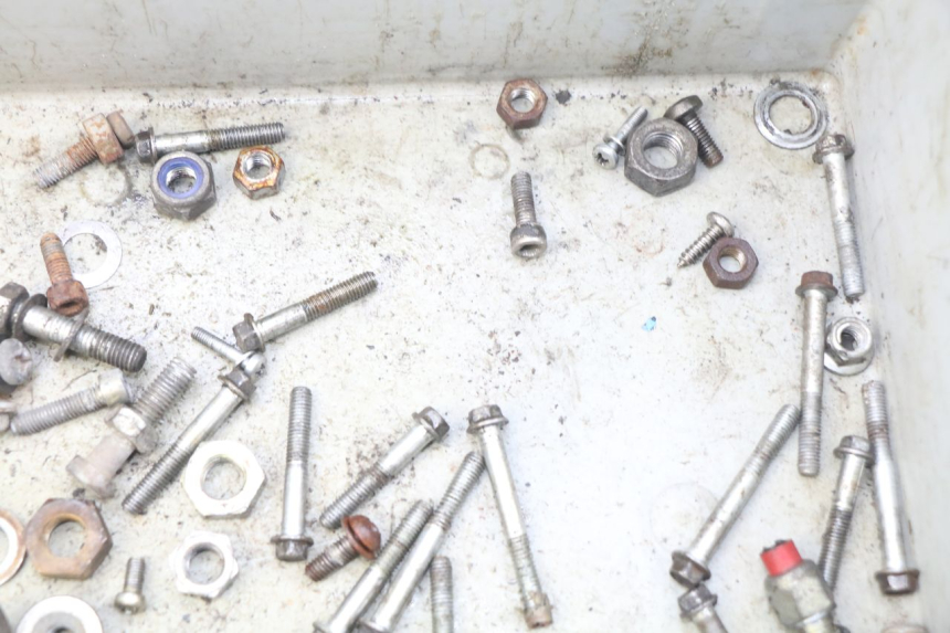 photo de ZAK SCHROEVEN EN BEVESTIGINGSMATERIAAL DERBI SENDA 50 (2003 - 2005) - Andere kijkhoek