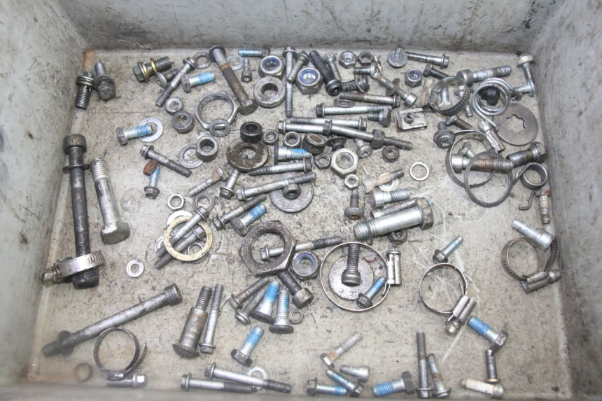 photo de ZAK SCHROEVEN EN BEVESTIGINGSMATERIAAL DERBI SENDA SM DRD 50 (2008 - 2013) - Hoofdaanzicht