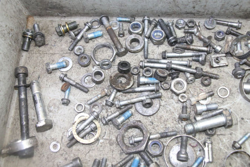 photo de ZAK SCHROEVEN EN BEVESTIGINGSMATERIAAL DERBI SENDA SM DRD 50 (2008 - 2013) - Detail van het onderdeel