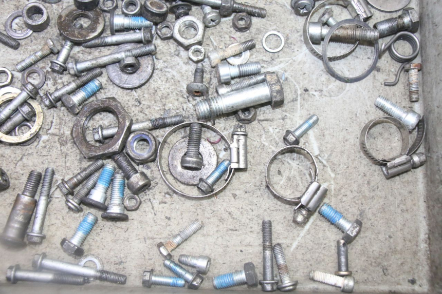 photo de ZAK SCHROEVEN EN BEVESTIGINGSMATERIAAL DERBI SENDA SM DRD 50 (2008 - 2013) - Technische close-up