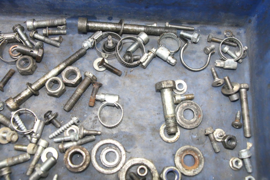 photo de ZAK SCHROEVEN EN BEVESTIGINGSMATERIAAL DERBI SENDA SM DRD X-TREME 50 (2011 - 2017) - Detail van het onderdeel