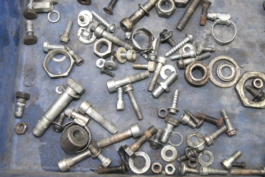 photo de ZAK SCHROEVEN EN BEVESTIGINGSMATERIAAL DERBI SENDA SM DRD X-TREME 50 (2011 - 2017) - Zoom op gebruiksstaat