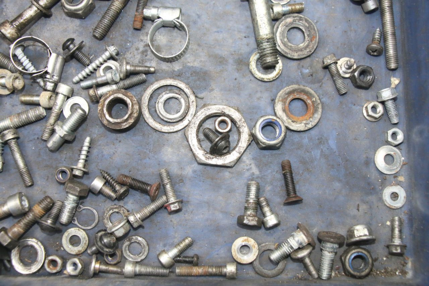 photo de ZAK SCHROEVEN EN BEVESTIGINGSMATERIAAL DERBI SENDA SM DRD X-TREME 50 (2011 - 2017) - Technische close-up