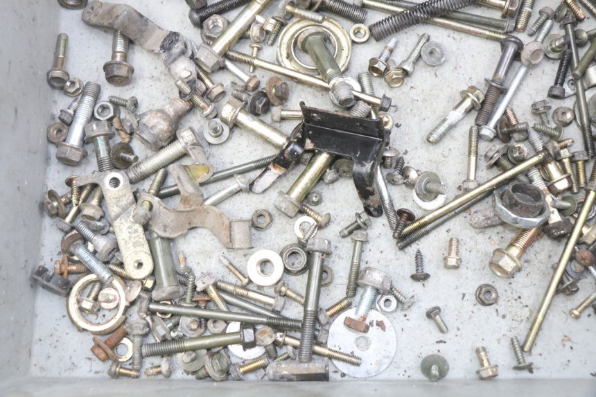 photo de ZAK SCHROEVEN EN BEVESTIGINGSMATERIAAL KYMCO SENTO 50 (2008 - 2013) - Zoom op gebruiksstaat