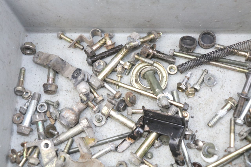 photo de ZAK SCHROEVEN EN BEVESTIGINGSMATERIAAL KYMCO SENTO 50 (2008 - 2013) - Andere kijkhoek