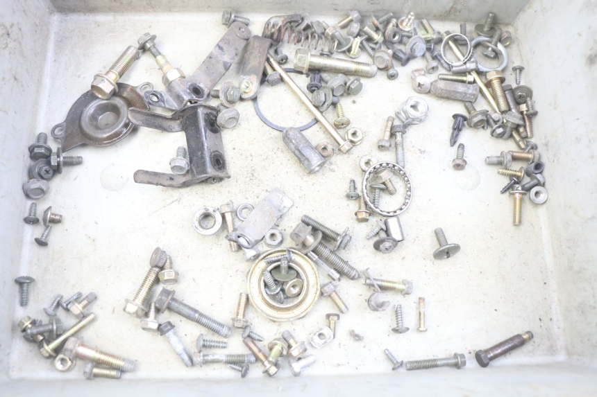 photo de ZAK SCHROEVEN EN BEVESTIGINGSMATERIAAL KYMCO SENTO 100 (2008 - 2013) - Detail van het onderdeel