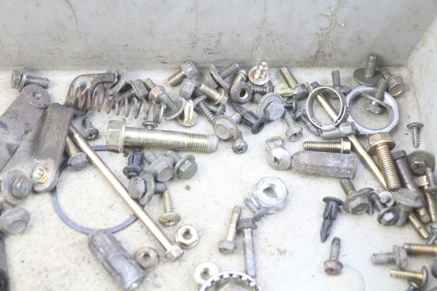 photo de ZAK SCHROEVEN EN BEVESTIGINGSMATERIAAL KYMCO SENTO 100 (2008 - 2013) - Andere kijkhoek