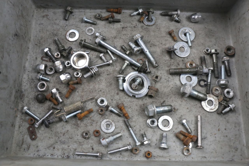 photo de ZAK SCHROEVEN EN BEVESTIGINGSMATERIAAL MASH SEVENTY FIVE 125 (2013 - 2021) - Hoofdaanzicht