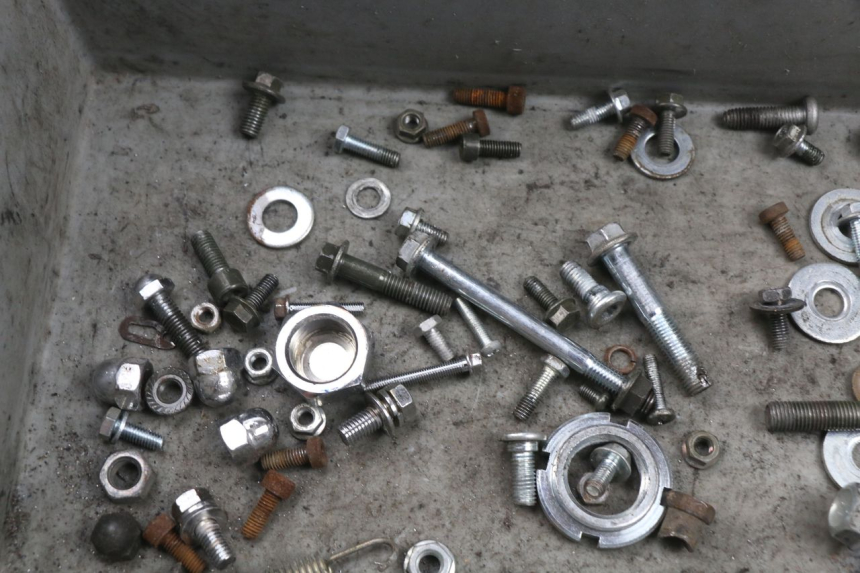 photo de ZAK SCHROEVEN EN BEVESTIGINGSMATERIAAL MASH SEVENTY FIVE 125 (2013 - 2021) - Technische close-up