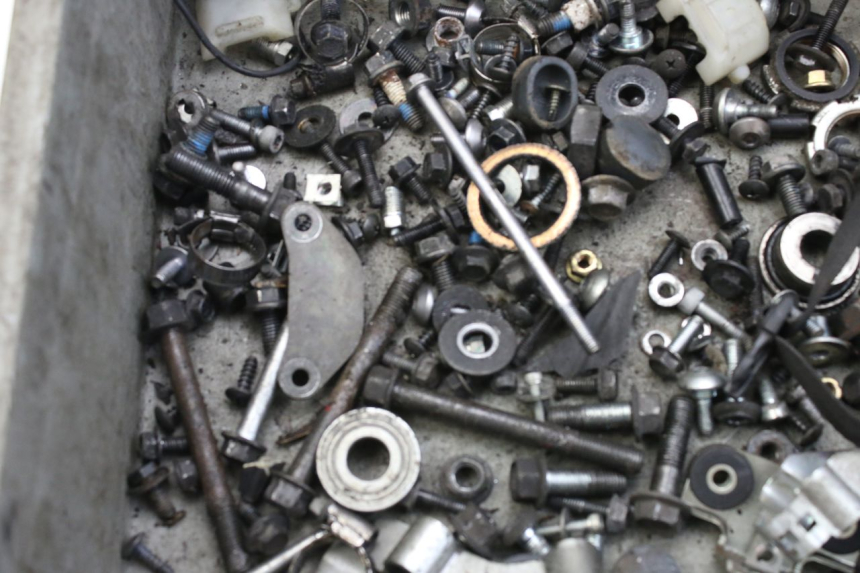 photo de ZAK SCHROEVEN EN BEVESTIGINGSMATERIAAL MBK SKYCRUISER 125 (2010 - 2013) - Zoom op gebruiksstaat