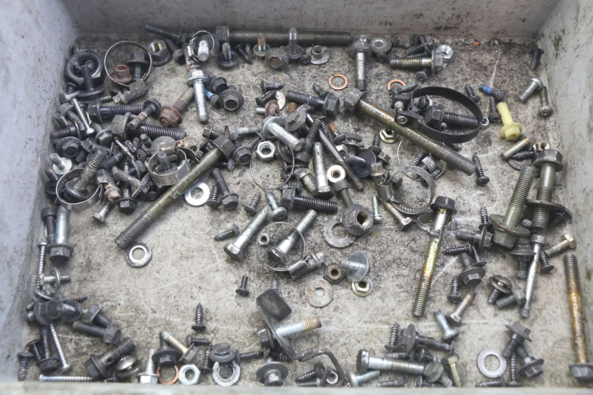 photo de ZAK SCHROEVEN EN BEVESTIGINGSMATERIAAL MBK SKYCRUISER 125 (2006 - 2009) - Zoom op gebruiksstaat