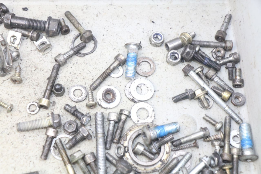 photo de ZAK SCHROEVEN EN BEVESTIGINGSMATERIAAL YAMAHA SLIDER NAKED 50 (2004 - 2018) - Andere kijkhoek