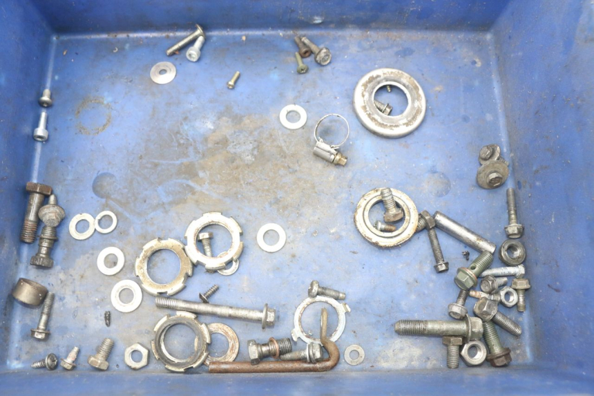 photo de ZAK SCHROEVEN EN BEVESTIGINGSMATERIAAL YAMAHA SLIDER NAKED 50 (2004 - 2018) - Hoofdaanzicht