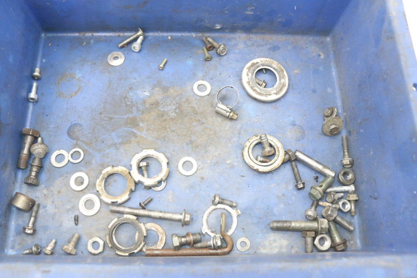 photo de ZAK SCHROEVEN EN BEVESTIGINGSMATERIAAL YAMAHA SLIDER NAKED 50 (2004 - 2018) - Detail van het onderdeel