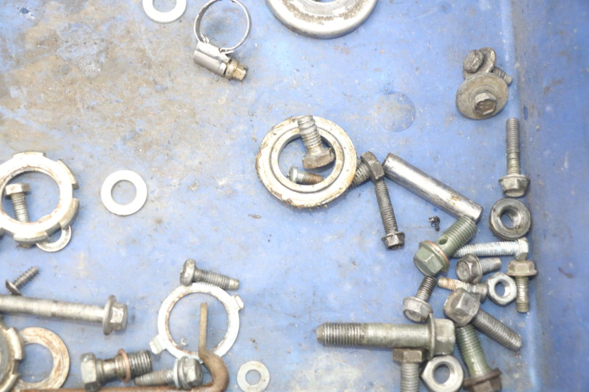 photo de ZAK SCHROEVEN EN BEVESTIGINGSMATERIAAL YAMAHA SLIDER NAKED 50 (2004 - 2018) - Andere kijkhoek