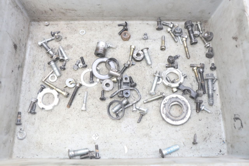 photo de ZAK SCHROEVEN EN BEVESTIGINGSMATERIAAL YAMAHA SLIDER NAKED 50 (2004 - 2018) - Hoofdaanzicht